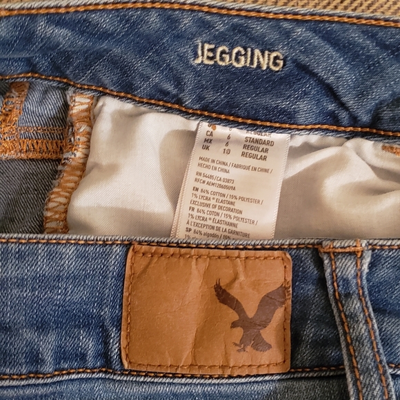 LIKE NEW American Eagle Jeans - Picture 3 of 4